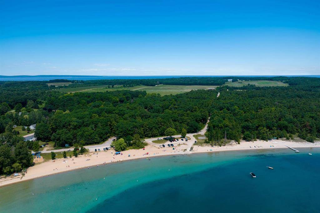18862 Bay Street, Peninsula Twp, MI 49686