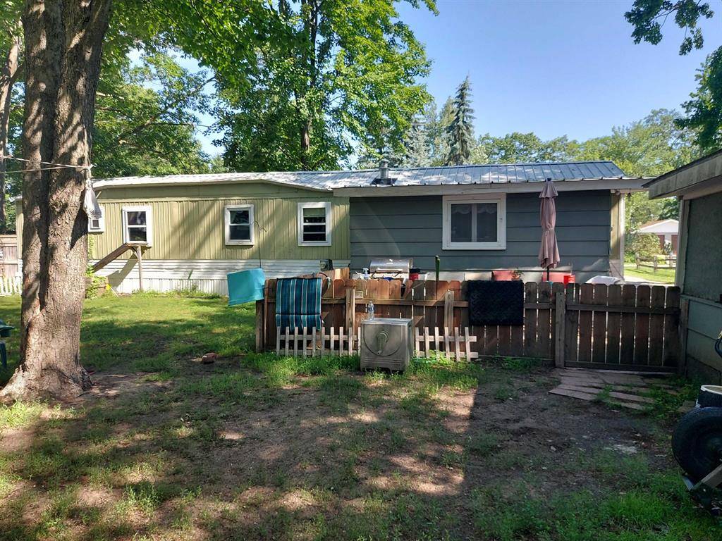 818 Crestwood Lane, Garfield Twp, MI 49686