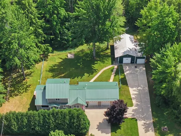 2007 S Lake Mitchell Drive, Cherry Grove Twp, MI 49601