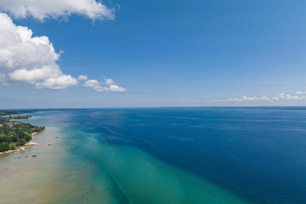 13775 Bluff Road, Peninsula Twp, MI 49686