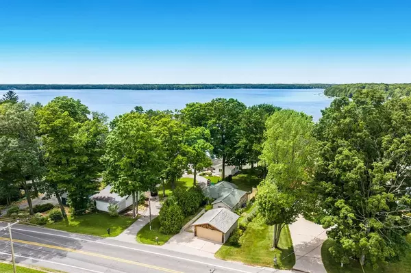 Long Lake Twp, MI 49684,871 N South Long Lake Road