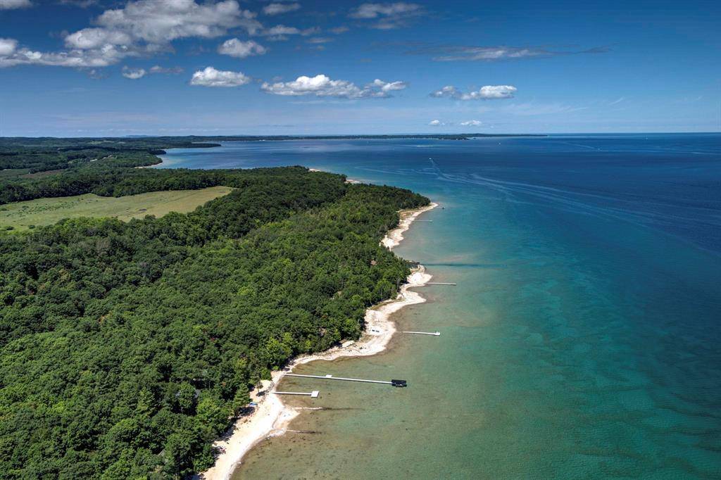 4626 N Omena Point Road, Leelanau Twp, MI 49674