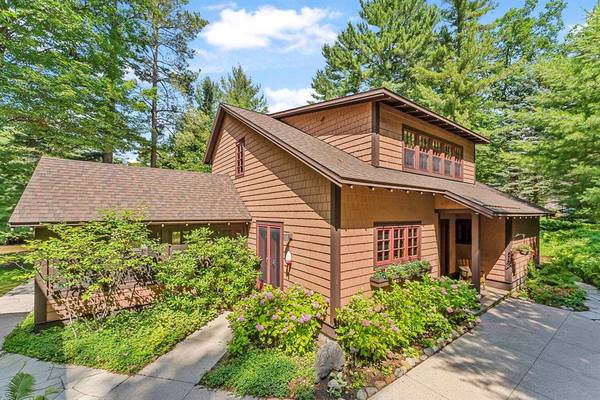 5225 S Faculty Row, Glen Arbor Twp, MI 49636
