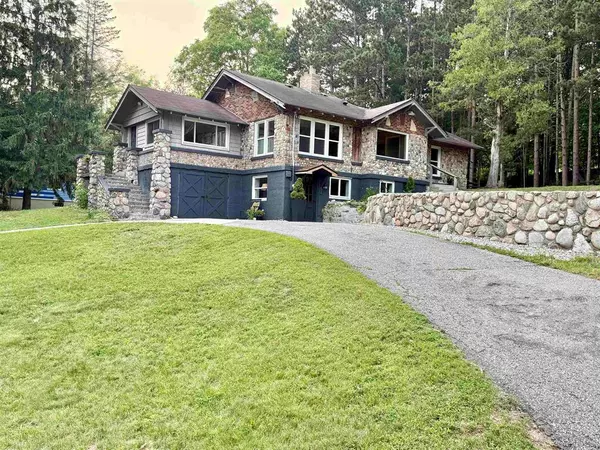 925 Beech Street, Frankfort, MI 49635