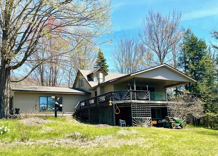9690 Lake Street, Banks Twp, MI 49729
