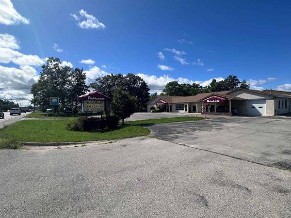 880 W South Airport Road 918 W South Airport Rd, Garfield Twp, MI 49686