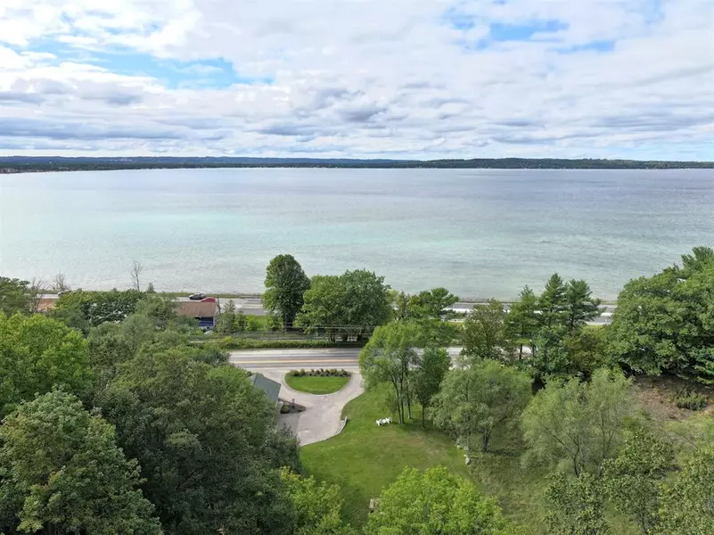 4528 Five Mile Road, Acme Twp, MI 49690