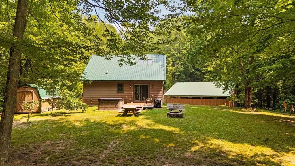 16862 Healey Lake Road, Springdale Twp, MI 49683