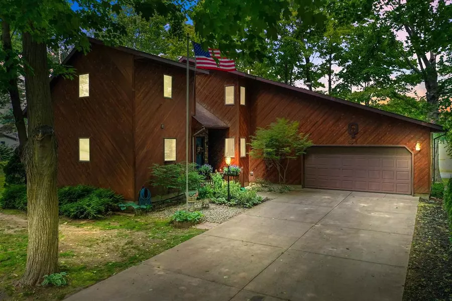 525 Grove Street, Lake Twp, MI 49651