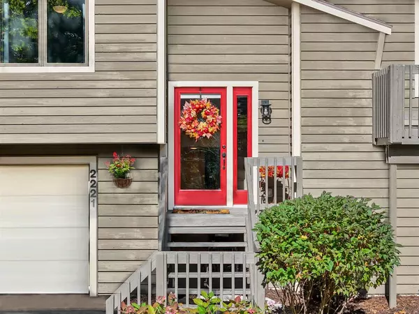 Traverse City, MI 49686,2221 Kaukauna Court