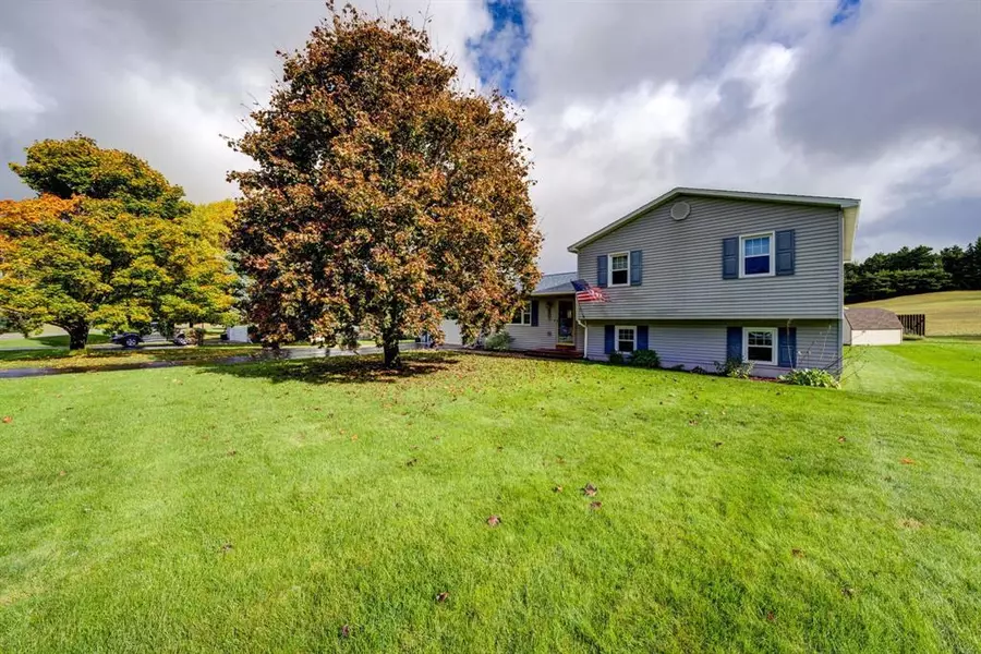 12199 S Lincoln Hollow, Elmwood Twp, MI 49621