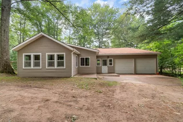 113 N Dodge Lake, Harrison, MI 48625