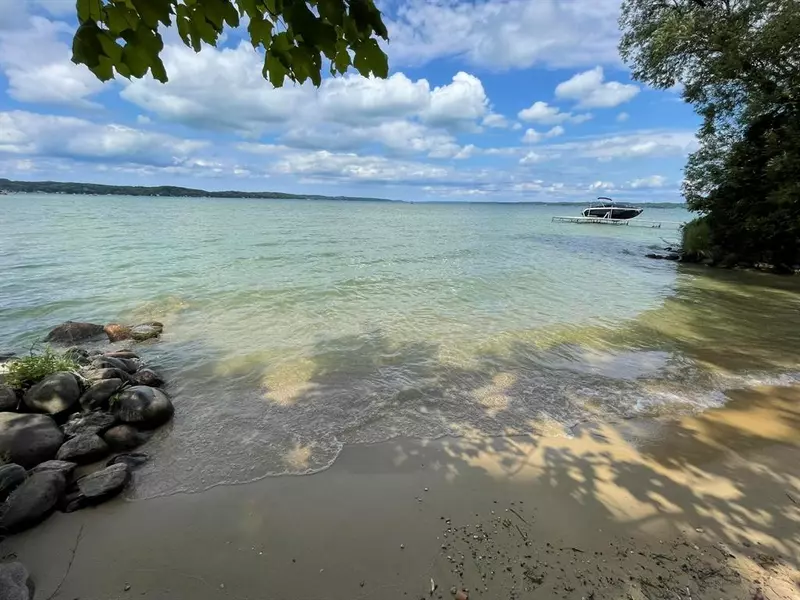 7737 Ladd Drive, Clearwater Twp, MI 49676