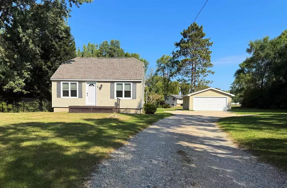 215 E Surrey Road, Farwell Vlg, MI 48622