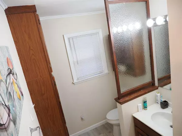 Alma, MI 48801,811 N River Avenue