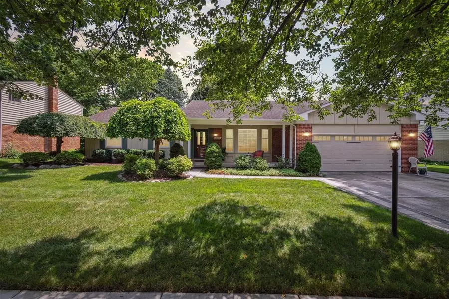 16086 Riverside Drive, Livonia, MI 48154