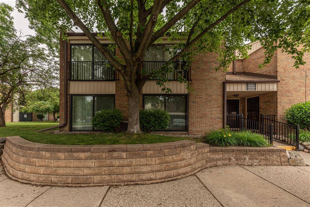 18255 University Park Drive, Livonia, MI 48152