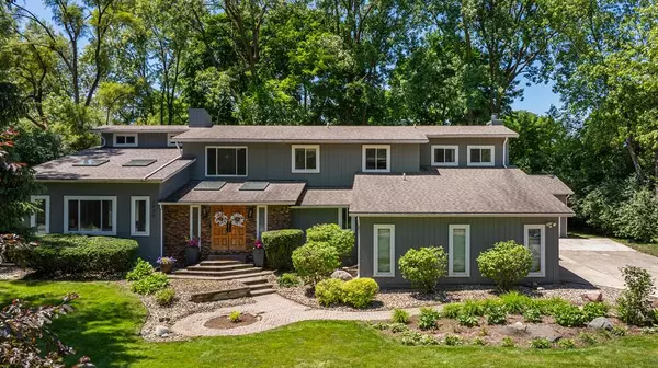 2932 Squirrel Road, Bloomfield Hills, MI 48304