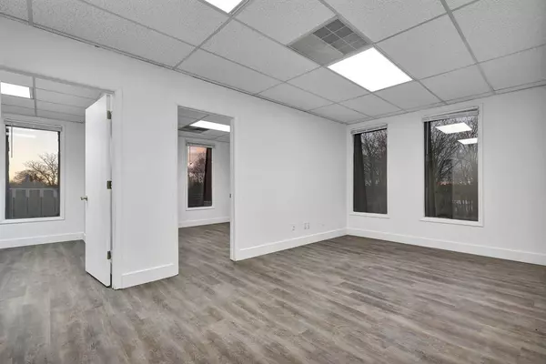 Lansing Twp, MI 48917,3721 W Michigan Avenue 300