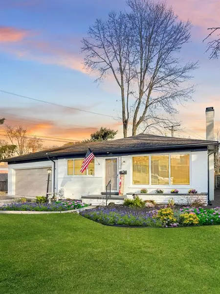 19994 Helen Avenue, Harper Woods, MI 48225