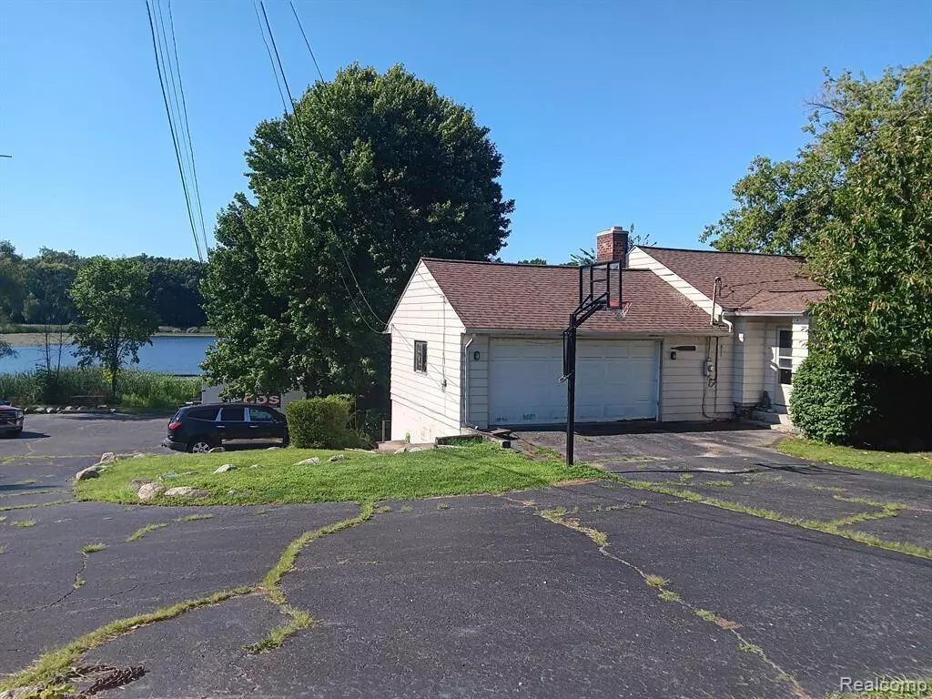 Pontiac, MI 48340,675 W Walton Boulevard
