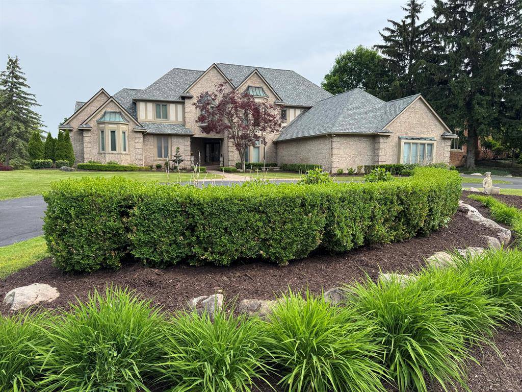 Bloomfield Hills, MI 48302,1265 Water Cliff Drive