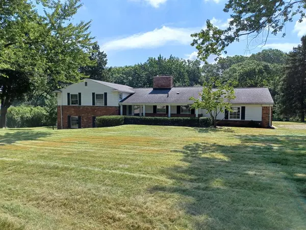 4265 Pine Tree Trail, Bloomfield Hills, MI 48302