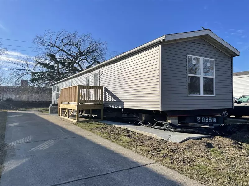 3936 W Jefferson Avenue, Trenton, MI 48183
