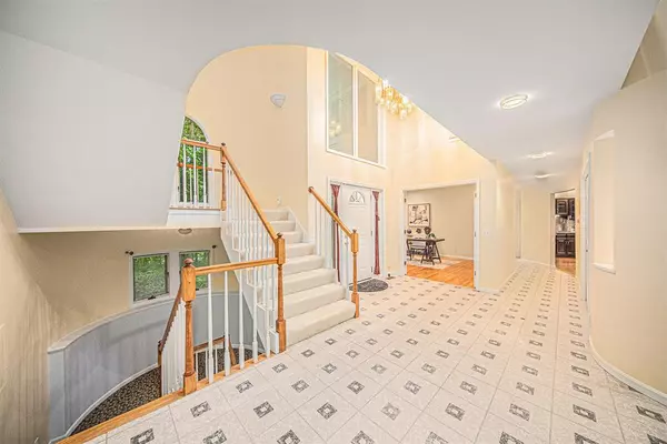 Ann Arbor, MI 48104,2925 Exmoor Road