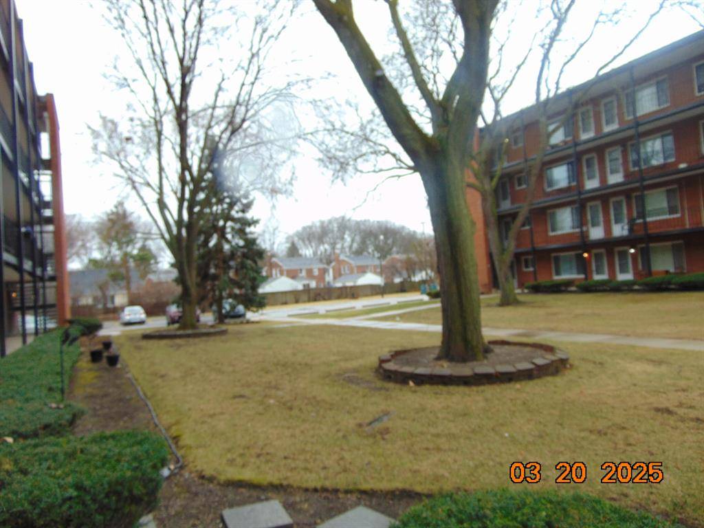 Royal Oak, MI 48073,2915 W 13 Mile Road 308