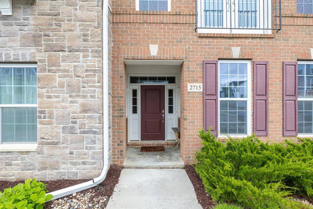 2715 S Spurway Drive, Ann Arbor, MI 48105
