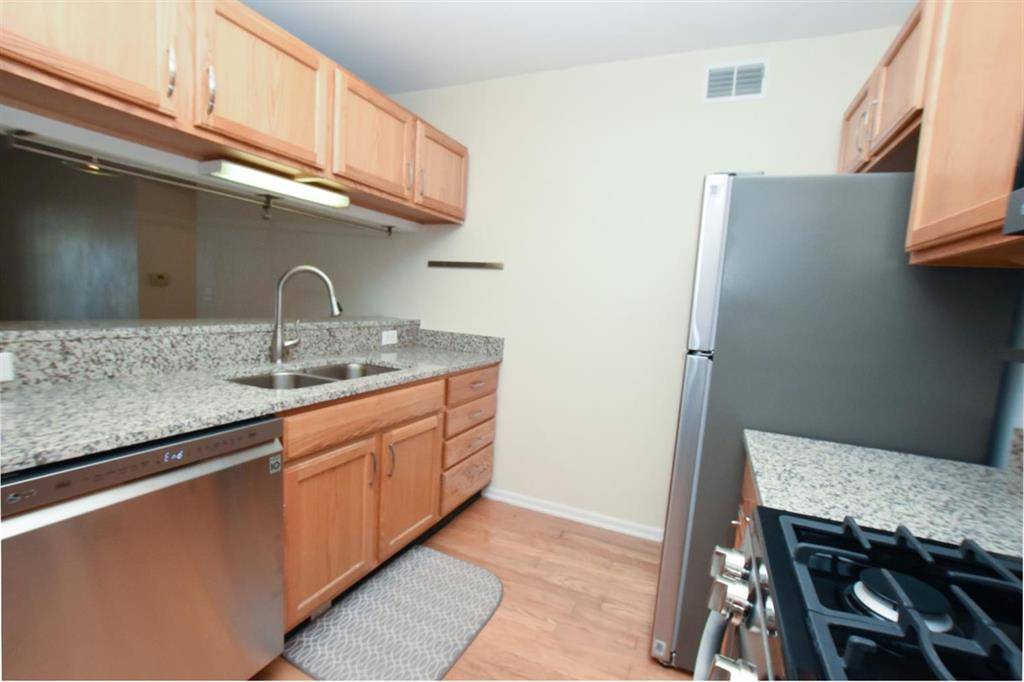 Ann Arbor, MI 48105,2790 S Knightsbridge Circle
