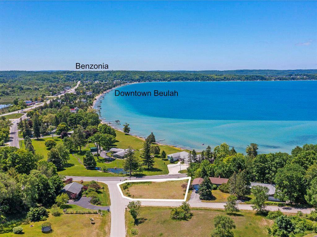 Beulah Vlg, MI 49617,759 holiday Court