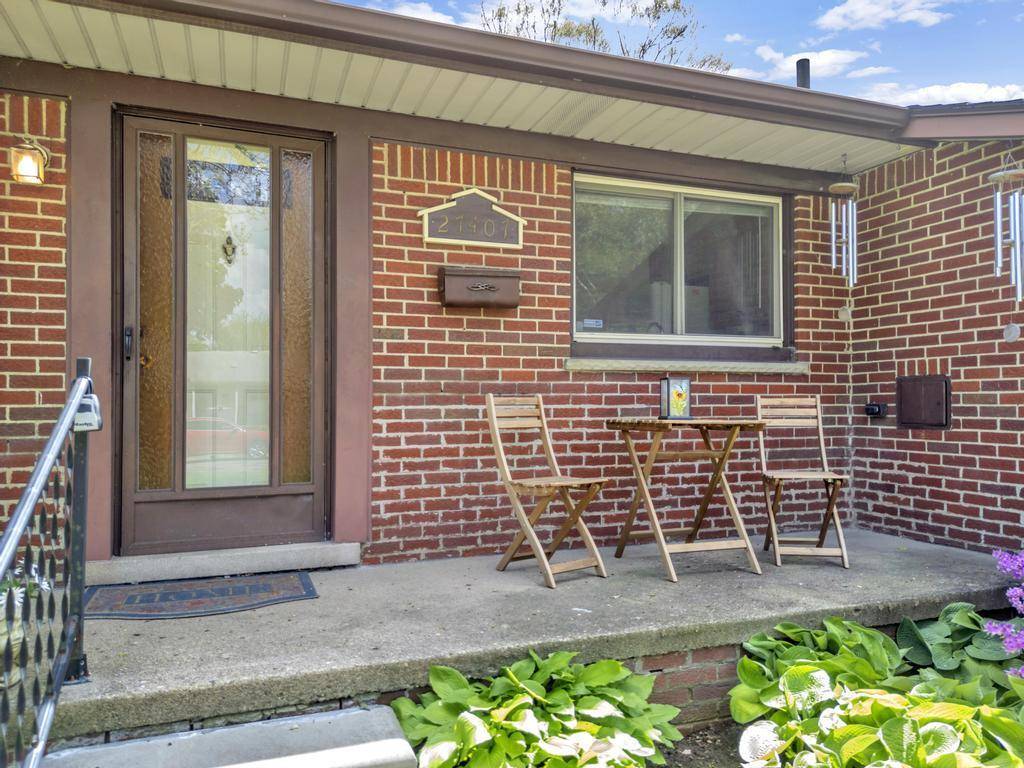 Livonia, MI 48154,27407 Buckingham Street