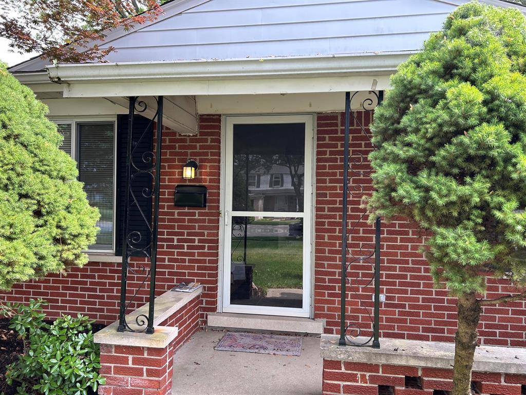 2176 Cumberland Drive, Troy, MI 48085