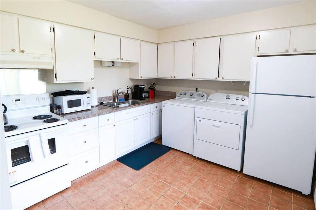 Ann Arbor, MI 48105,1596/1598 Jones Drive