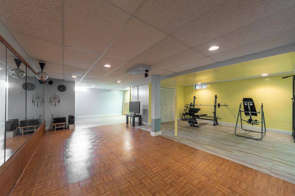 Novi, MI 48374,24609 Redwing Drive