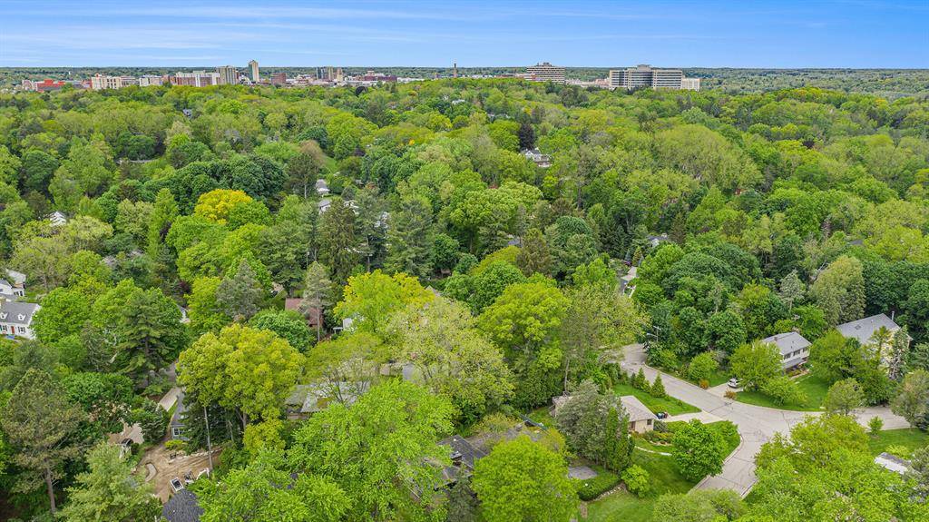 Ann Arbor, MI 48104,19 Heatheridge Street