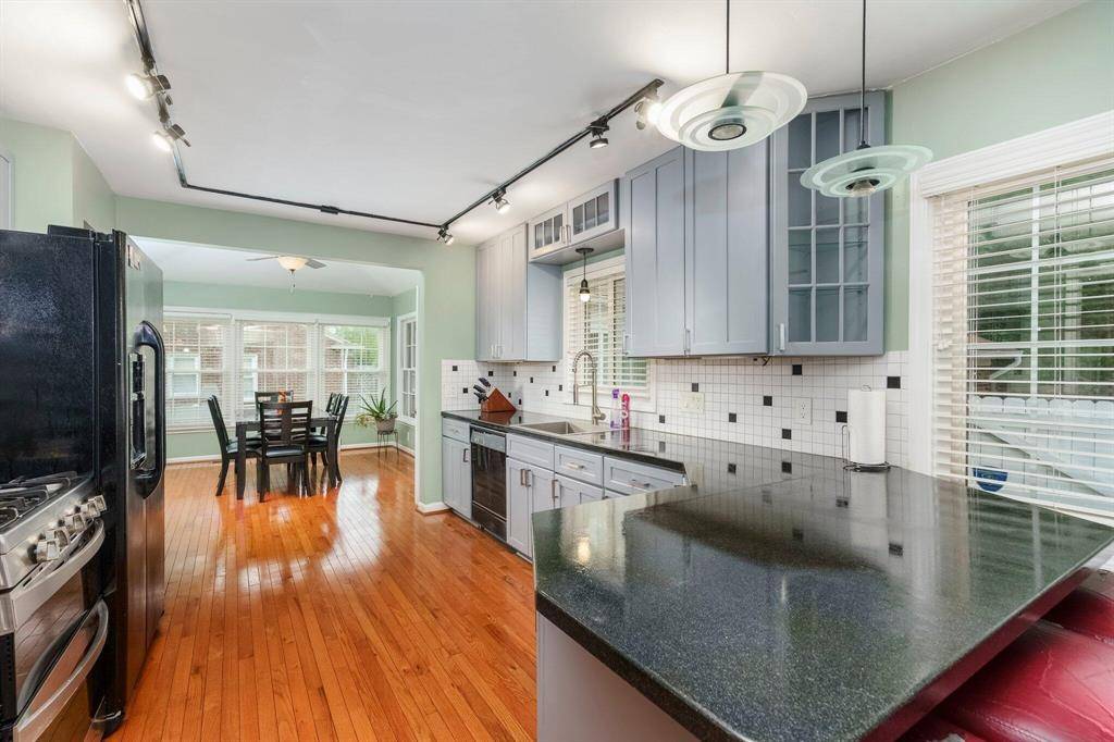 Grosse Pointe Park, MI 48230,15501 E Jefferson Avenue