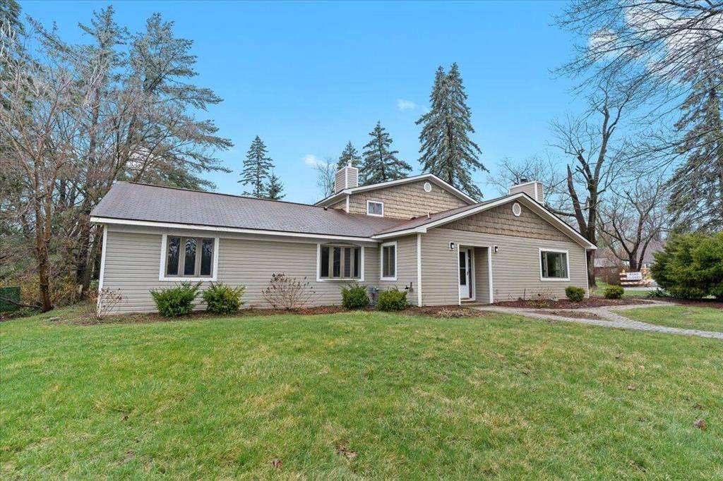 2128 Somerset Road, Bloomfield Hills, MI 48302