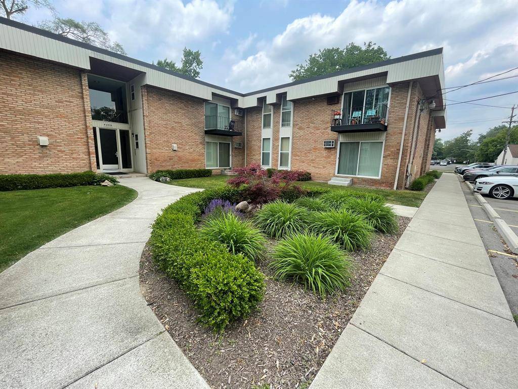 Royal Oak, MI 48073,4200 Rochester Road 206