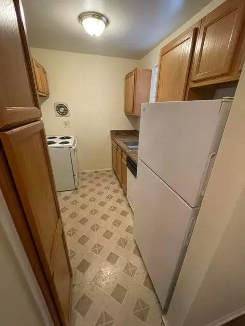 Royal Oak, MI 48073,4200 Rochester Road 206