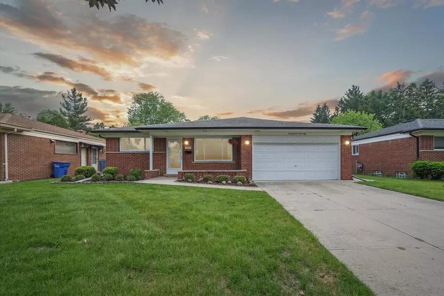 27450 El Capitan Drive, Warren, MI 48092