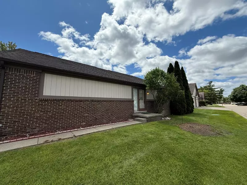 20561 Longwood Drive, Clinton Twp, MI 48038
