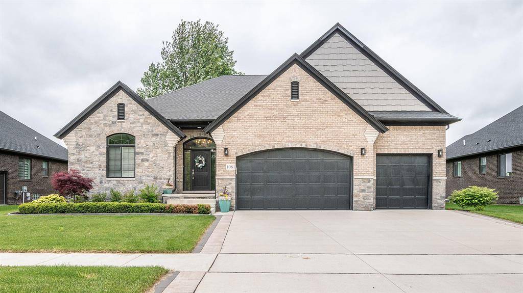 1061 Birkshire Ridge, Rochester Hills, MI 48307