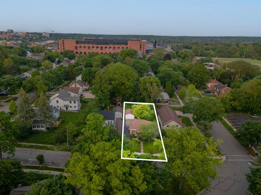 Ann Arbor, MI 48103,1307 Edgewood Avenue