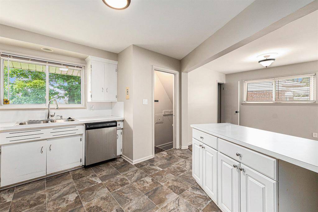 Warren, MI 48092,32530 Halmich Drive