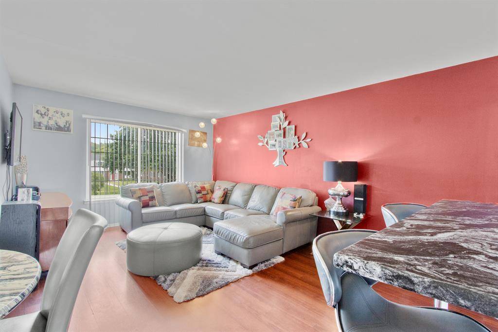 Southfield, MI 48033,25349 Shiawassee Circle 204