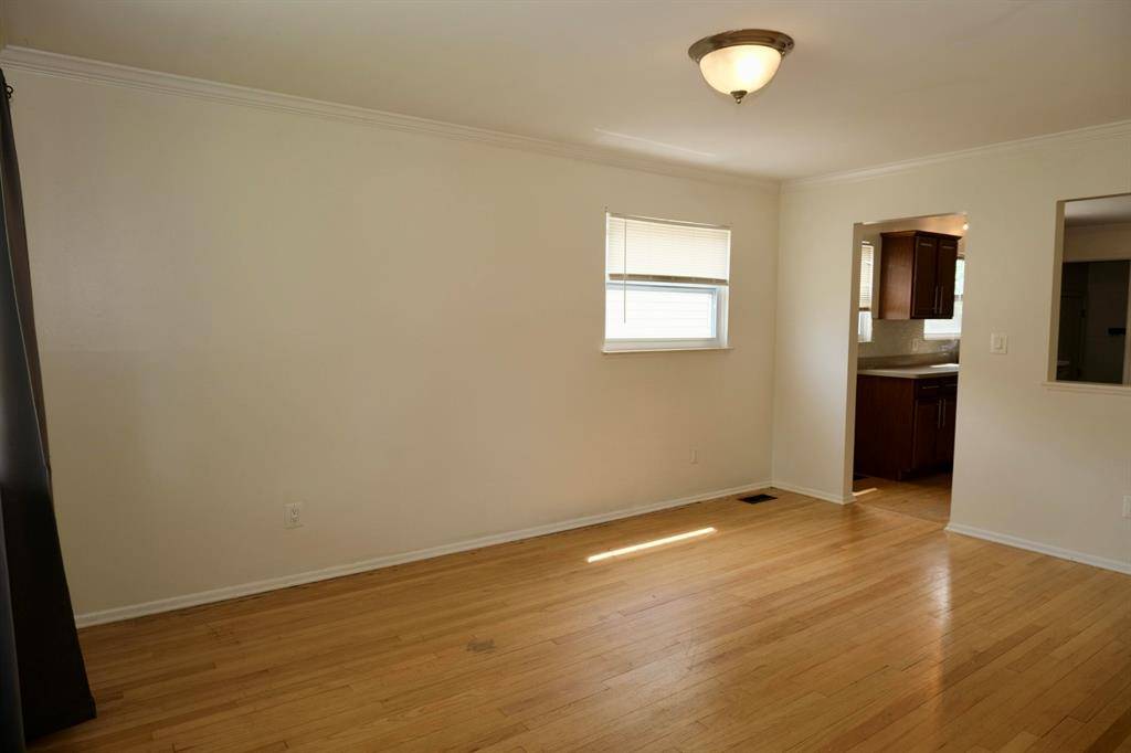 433 W Otis Avenue, Hazel Park, MI 48030