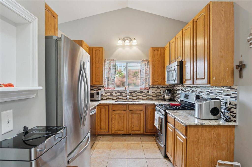 Belleville, MI 48111,579 Thornhill Court Court
